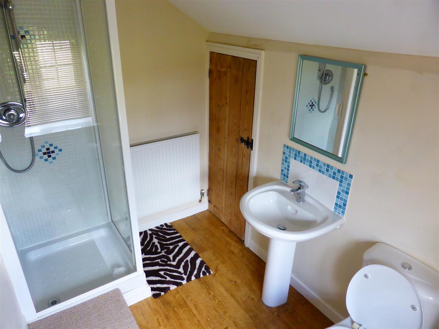 EN SUITE
